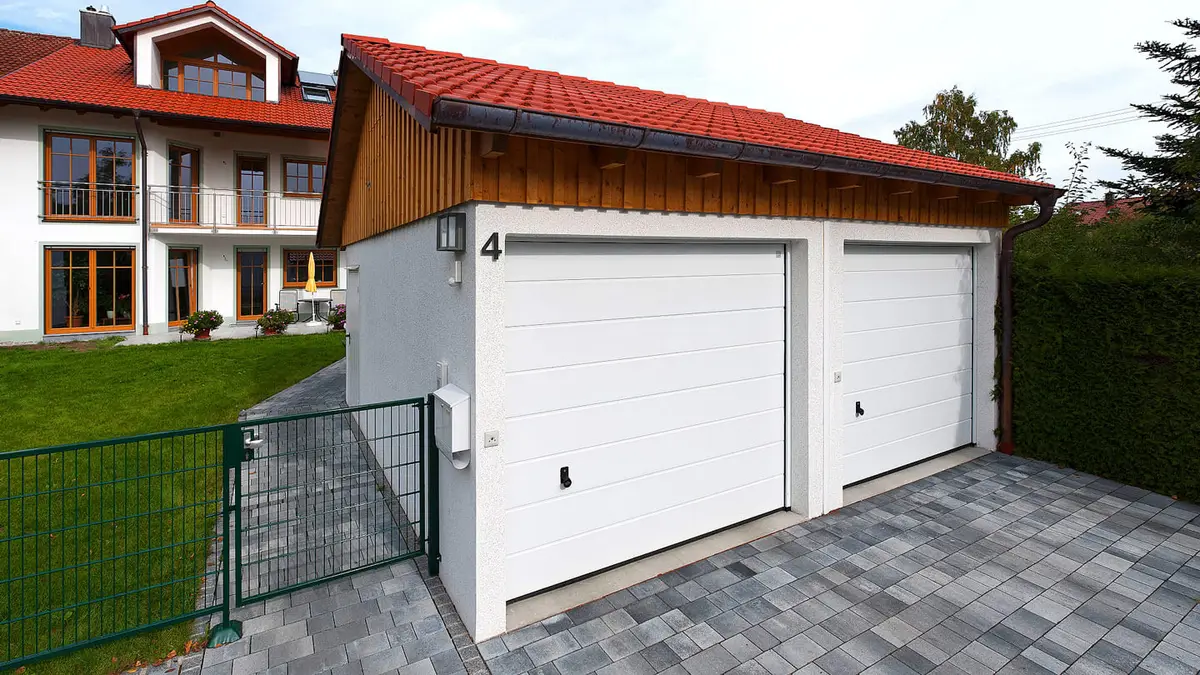 Garage beton double attenant a la maison