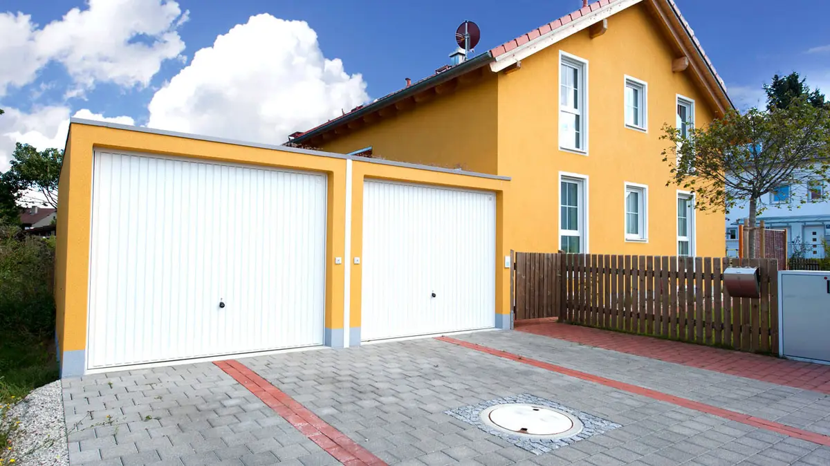 Garage beton double avec acces pave